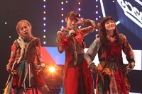 左からモモコグミカンパニー、アイナ・ジ・エンド、セントチヒロ・チッチ。(c)フジテレビ