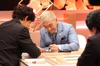 左から伊藤英明、松本人志、佐久間宣行。(c)フジテレビ