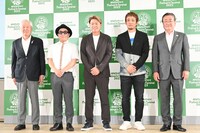 左から「八王子を盛り上げる会」会長の樫崎博氏、LITTLE（KICK THE CAN CREW）、ヒロミ、ファンキー加藤（FUNKY MONKEY BΛBY'S）、八王子市長の石森孝志氏。