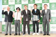 左から「八王子を盛り上げる会」会長の樫崎博氏、LITTLE（KICK THE CAN CREW）、ヒロミ、ファンキー加藤（FUNKY MONKEY BΛBY'S）、八王子市長の石森孝志氏。