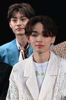 （手前から）宮世琉弥、アロハ（超特急）。