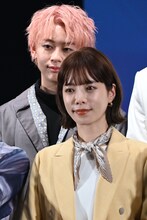 （手前から）桜井ユキ、シューヤ（超特急）。