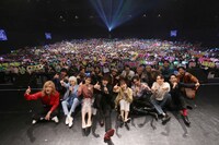 「ホスト相続しちゃいました 姫さま集合！よいしょーNightだZE★」出演者の集合写真。（写真提供：関西テレビ）