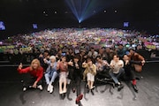 「ホスト相続しちゃいました 姫さま集合!よいしょーNightだZE★」出演者の集合写真。(写真提供:関西テレビ)