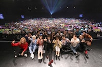 「ホスト相続しちゃいました 姫さま集合！よいしょーNightだZE★」出演者の集合写真。（写真提供：関西テレビ）