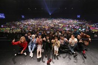 「ホスト相続しちゃいました 姫さま集合！よいしょーNightだZE★」出演者の集合写真。（写真提供：関西テレビ）