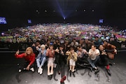 「ホスト相続しちゃいました 姫さま集合!よいしょーNightだZE★」出演者の集合写真。(写真提供:関西テレビ)