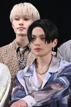 （手前から）八木勇征（FANTASTICS）、マサヒロ（超特急）。