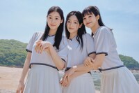 左からイェウォン、ソヨン、ヒメナ。 (c)BELIFT LAB Inc. ALL RIGHTS RESERVED.