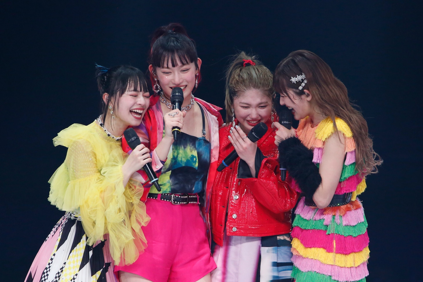 左から上國料萌衣、佐々木莉佳子、竹内朱莉、川村文乃。