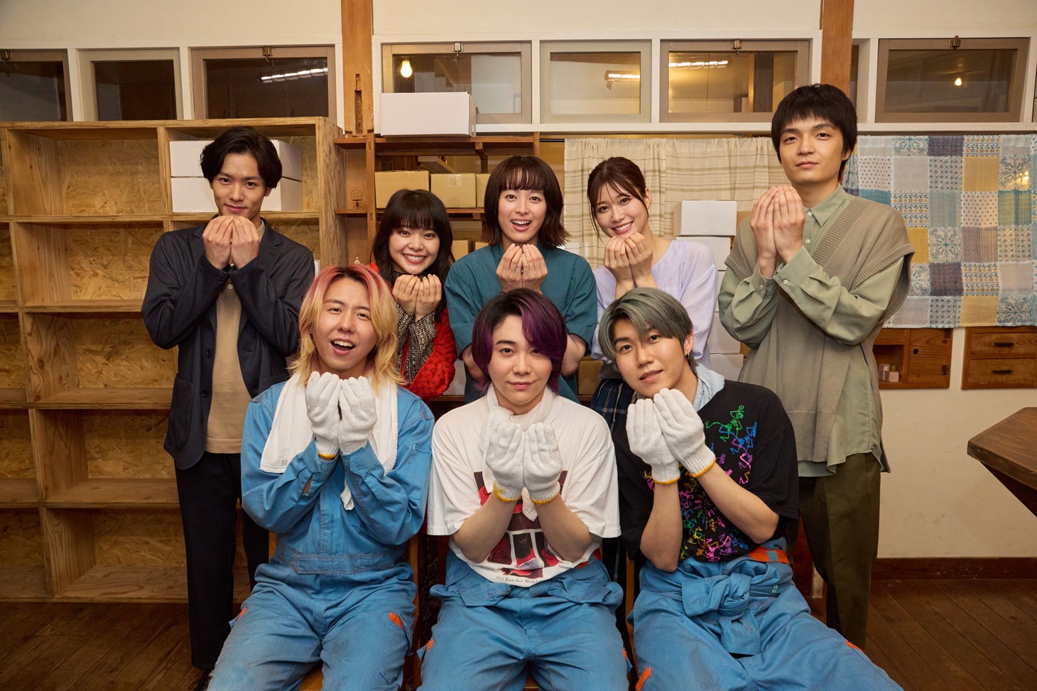 前列がMrs. GREEN APPLE。後列左から川村壱馬、岸井ゆきの、清野菜名、生見愛瑠、岡山天音。 (c)ABCテレビ