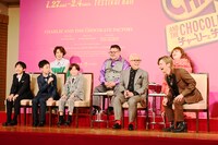 子役たちの発言に爆笑する堂本光一（右）。