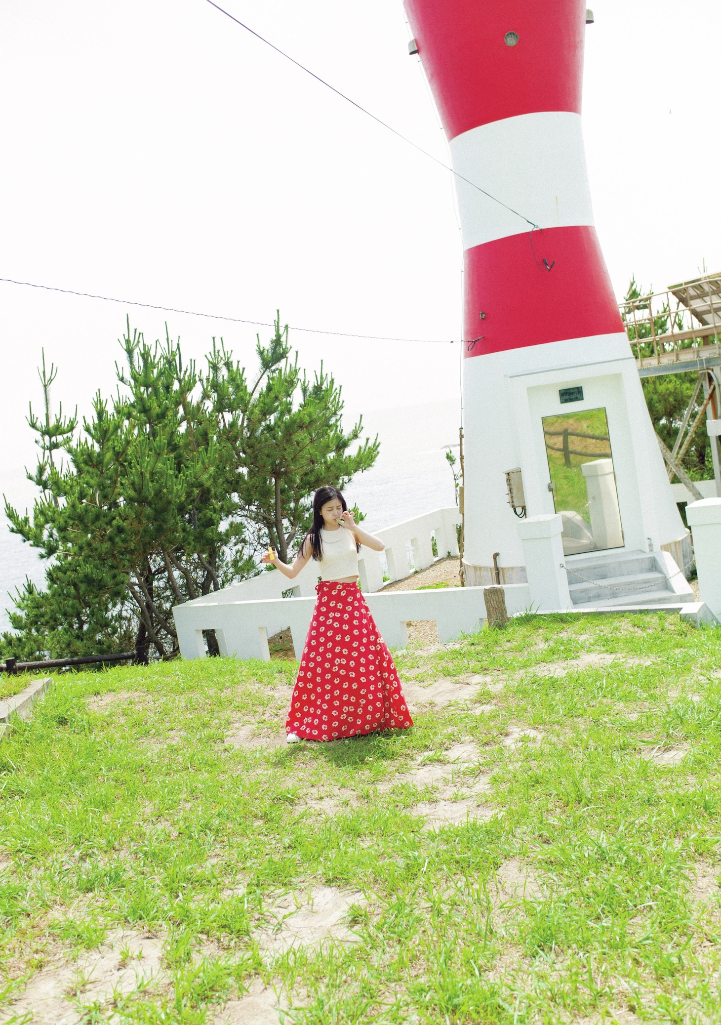 久保史緒里（乃木坂46）1st写真集「交差点」通常版裏表紙（撮影：細居幸次郎）