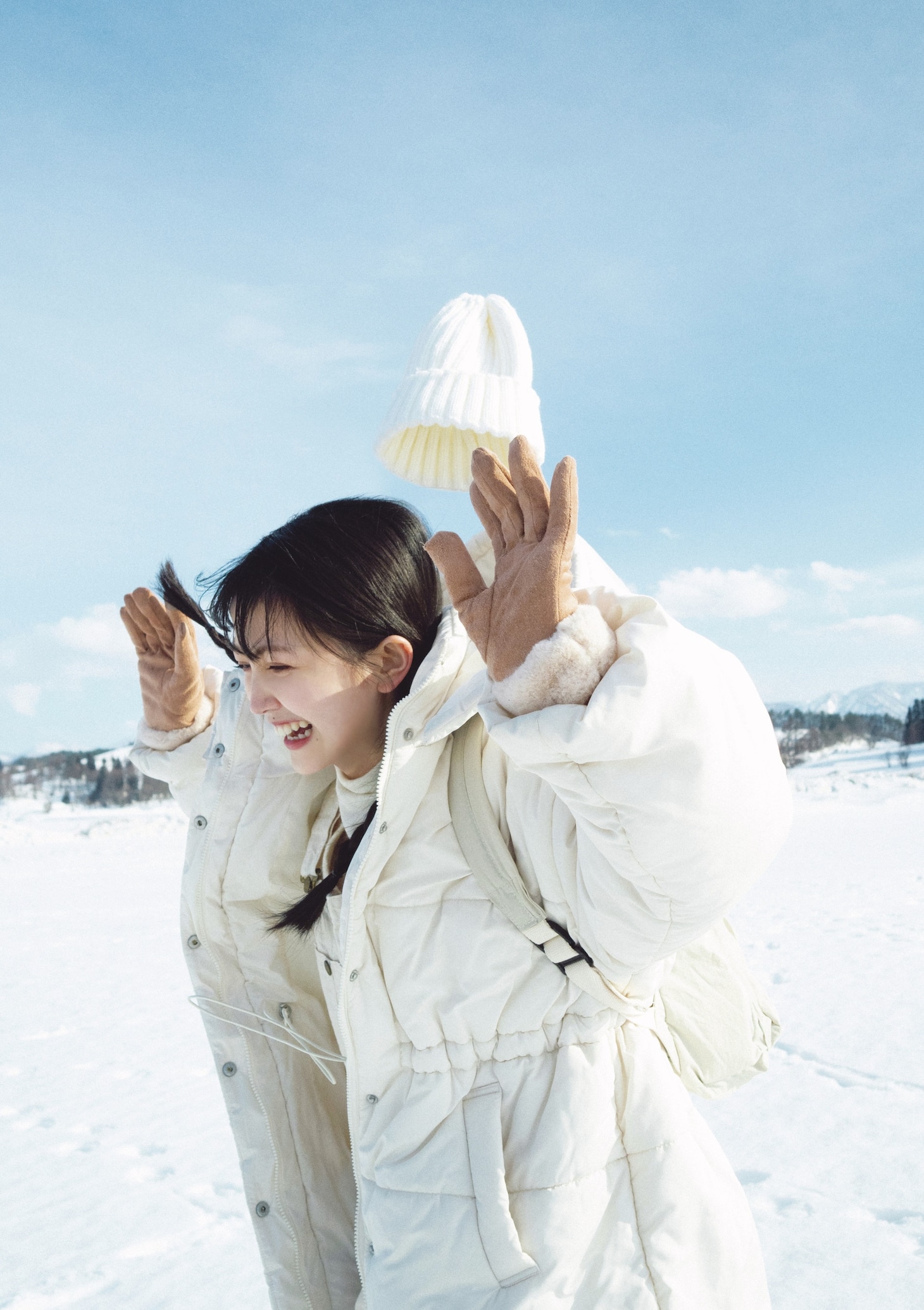 久保史緒里（乃木坂46）1st写真集「交差点」楽天ブックス限定版裏表紙（撮影：細居幸次郎）