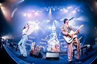 「エマ」のパフォーマンス中の様子。（撮影：西槙太一）