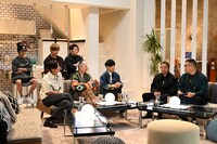 「UVERworld ROOM～やけにチャイムの鳴る夜～」第1回より。 (c)テレビ朝日