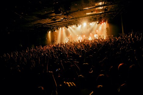 「クジラ夜の街ワンマンツアー“6歳”」ファイナルLIQUIDROOM公演の様子。（Photo by Ryohey）