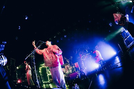 「クジラ夜の街ワンマンツアー“6歳”」ファイナルLIQUIDROOM公演の様子。（Photo by Ryohey）