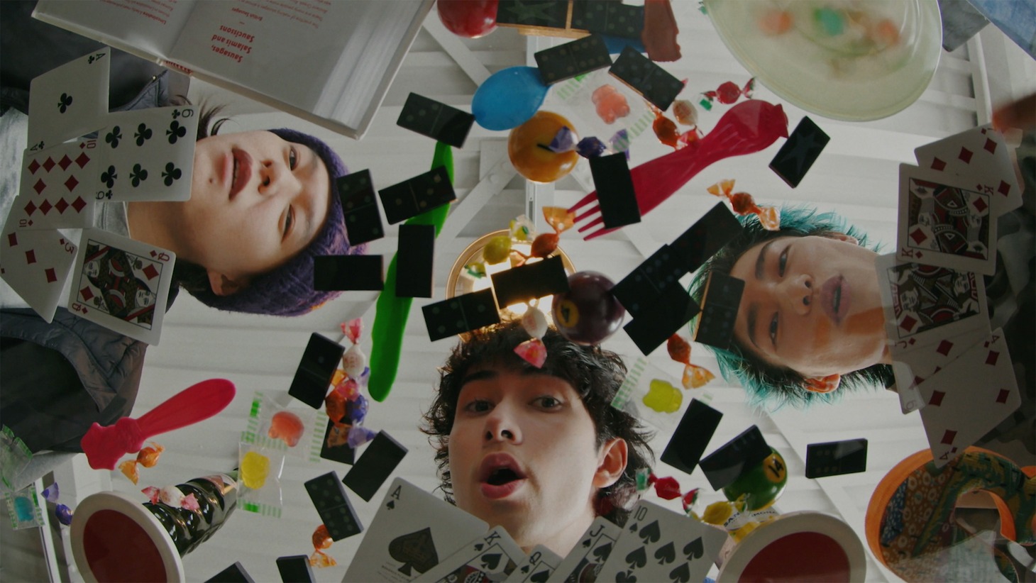 SUPER★DRAGON「Reach the sky」ミュージックビデオより。