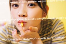 乃木坂46 田村真佑1st写真集「恋に落ちた瞬間」星野書店特典ポストカード（撮影：藤原宏［Pygmy Company］）