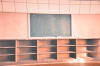 「なれの果ての僕ら」記者会見場のセット。