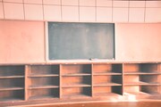 「なれの果ての僕ら」記者会見場のセット。