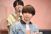 左から西村拓哉(Lil かんさい)、井上瑞稀(HiHi Jets)。
