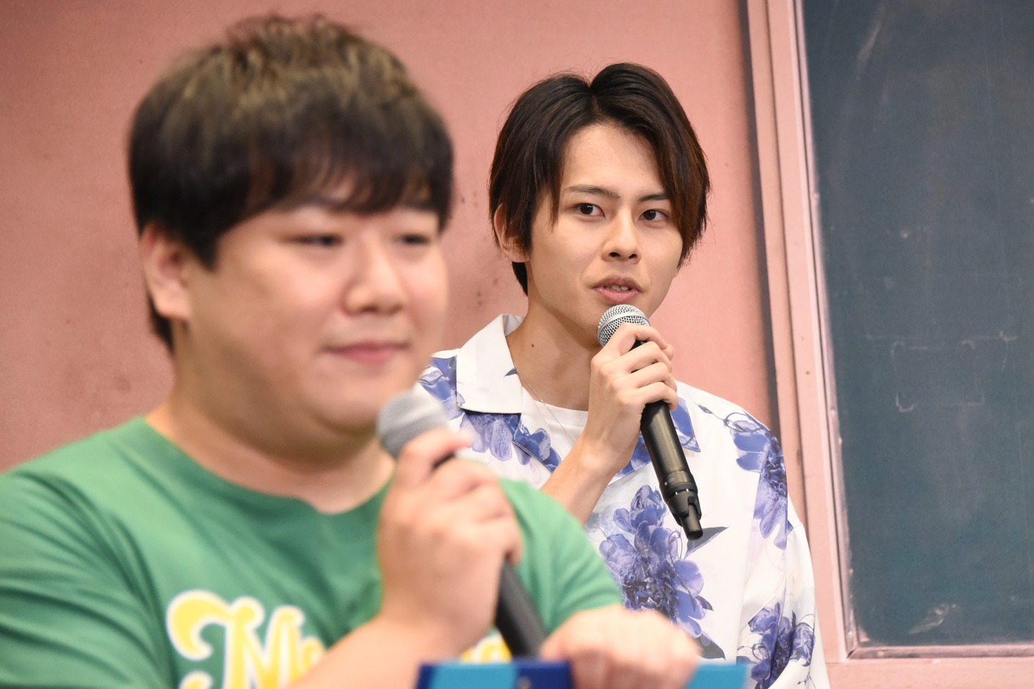 左からニシダ・コウキ（ラランド）、矢花黎（7 MEN 侍）。
