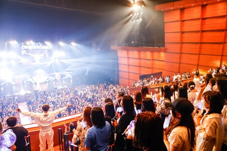 「ONE N' LIVE 2023 ～Departure～」追加公演の様子。（撮影：笹森健一）