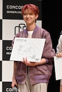にっこり微笑む白岩瑠姫。