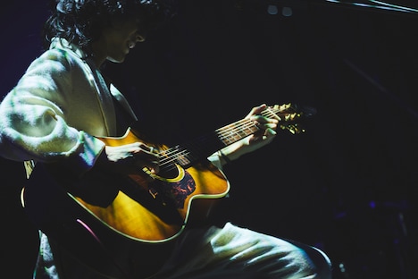 tonun「1st Full AL Release Party『One-man Live』」の様子。（撮影：鳥居洋介）