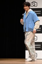 元気よく退場する鶴房汐恩。