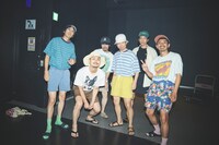 never young beachとサポートメンバーの下中洋介（G / DYGL）、香田悠真（Key）。
