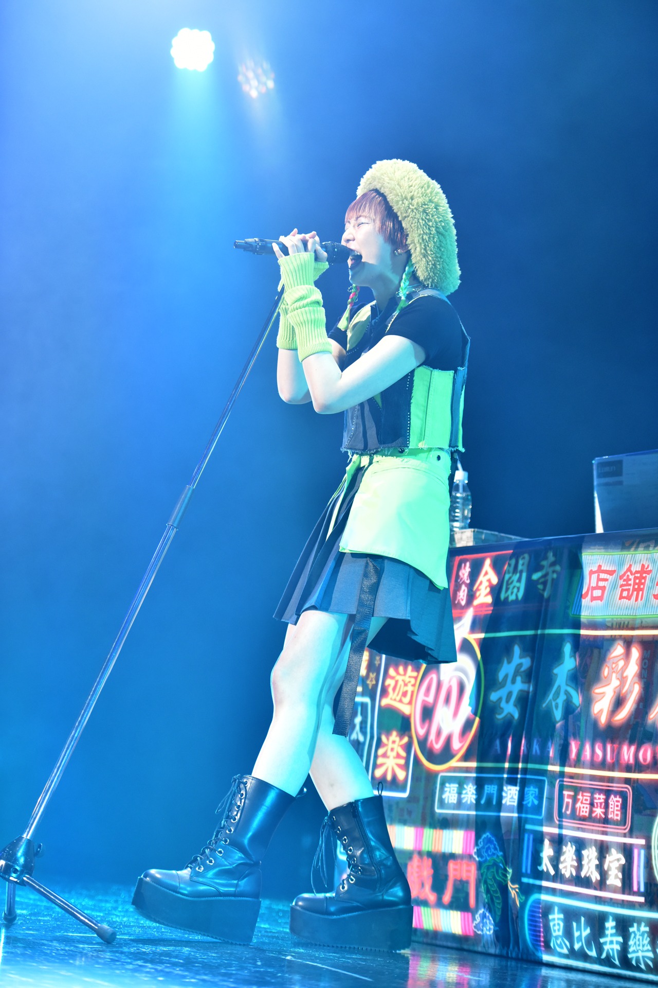 安本彩花