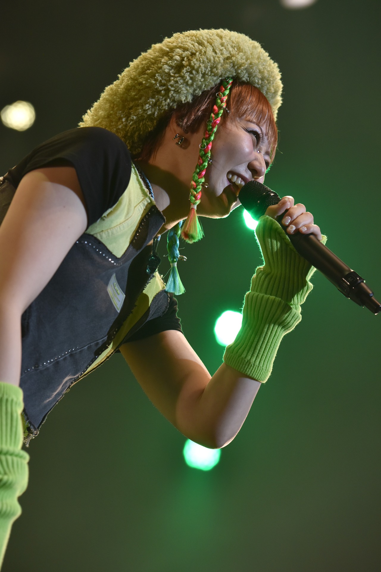 安本彩花