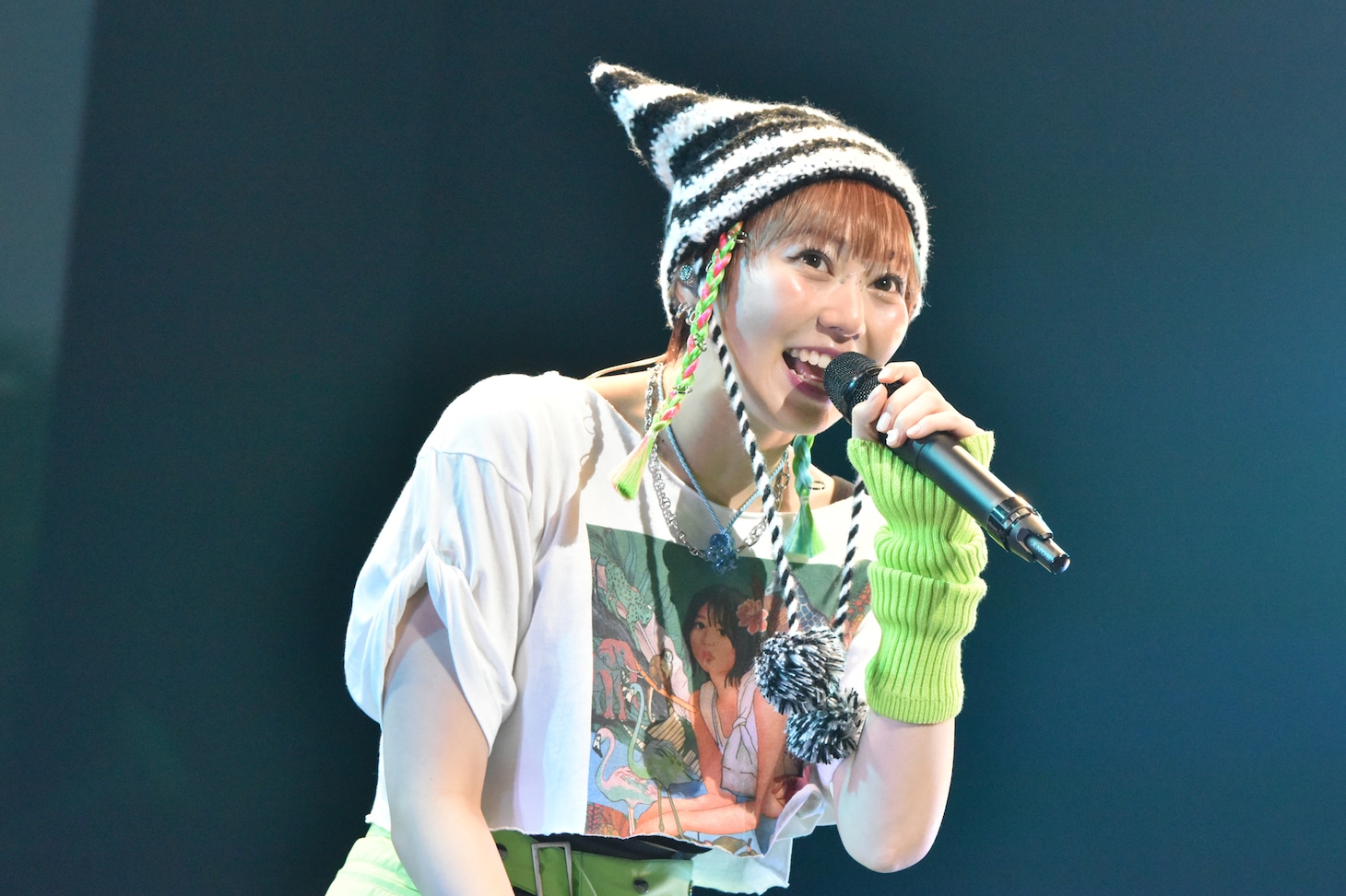 安本彩花