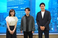 左から江藤愛アナウンサー、星野源、石井大裕アナウンサー。(c)TBS