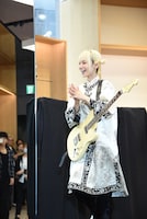 SCANDALのMAMI（G, Vo）。