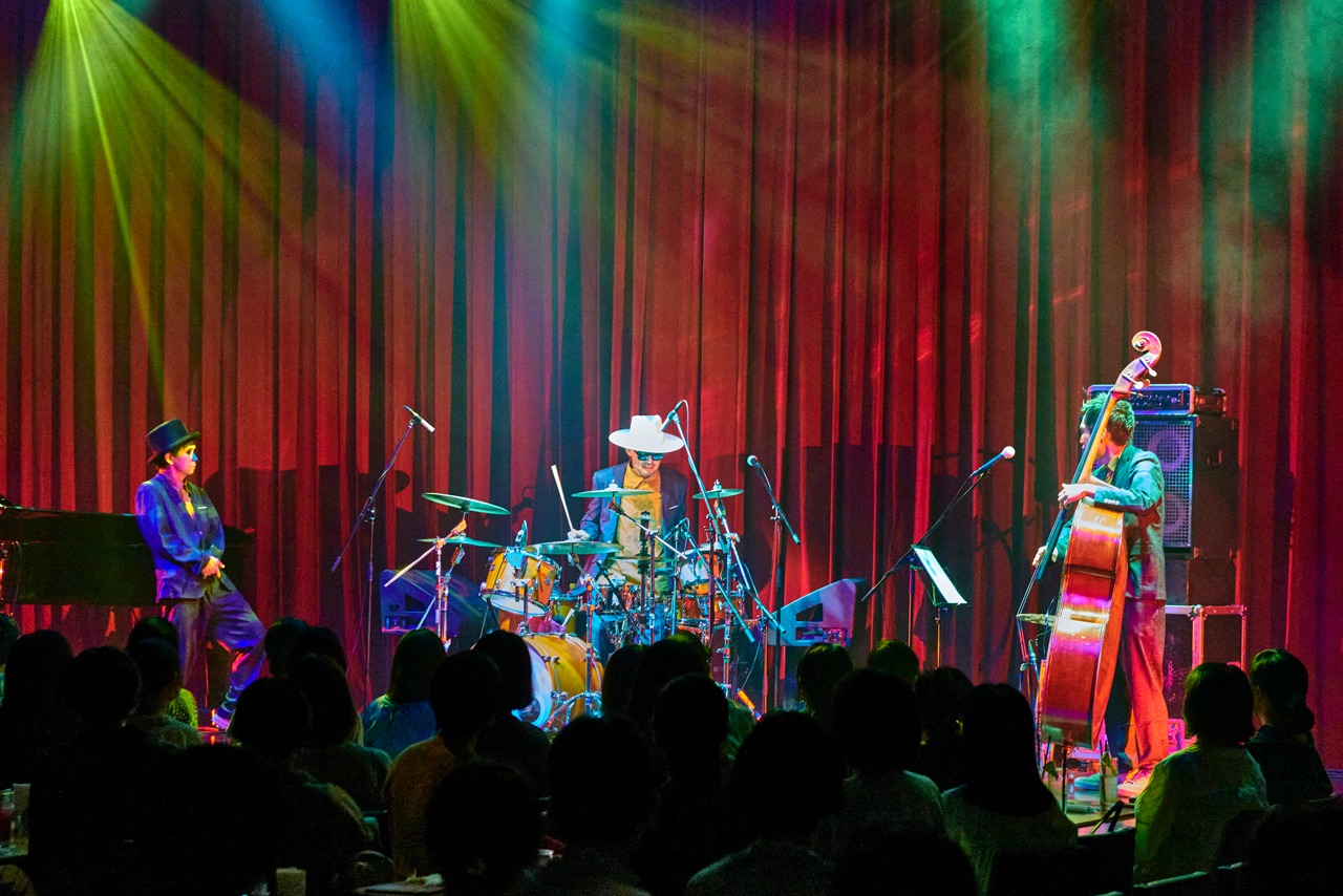 「H ZETTRIO Jazz Club Tour 2023 ～トリオが目に沁みるぜ Vol.1～」神奈川・Billboard Live YOKOHAMA公演の様子。（Photo by ViVi Koharu）