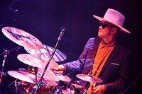 H ZETT KOU（Dr）（Photo by ViVi Koharu）