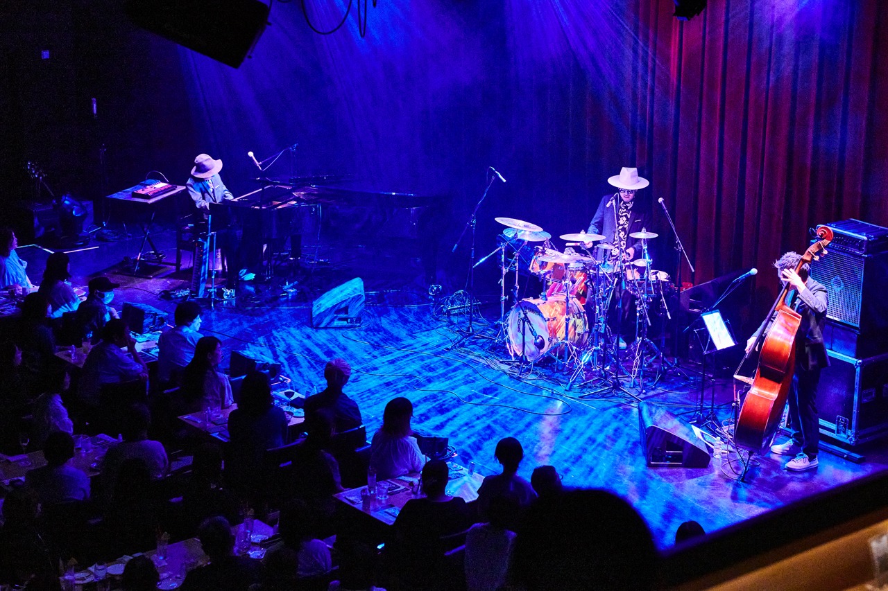 「H ZETTRIO Jazz Club Tour 2023 ～トリオが目に沁みるぜ Vol.1～」神奈川・Billboard Live YOKOHAMA公演の様子。（Photo by ViVi Koharu）