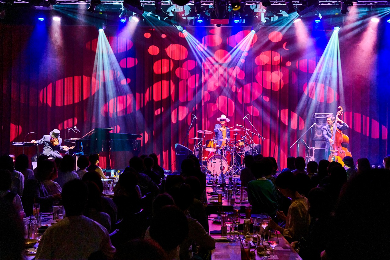「H ZETTRIO Jazz Club Tour 2023 ～トリオが目に沁みるぜ Vol.1～」神奈川・Billboard Live YOKOHAMA公演の様子。（Photo by ViVi Koharu）