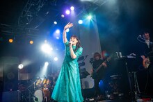 「中島愛 15th Anniversary Live ～equal～」の様子。