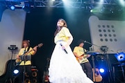 「中島愛 15th Anniversary Live ~equal~」の様子。