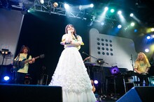 「中島愛 15th Anniversary Live ～equal～」の様子。