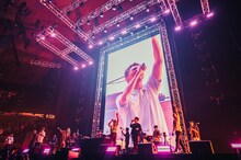 「STUTS “90 Degrees” LIVE at 日本武道館」の様子。