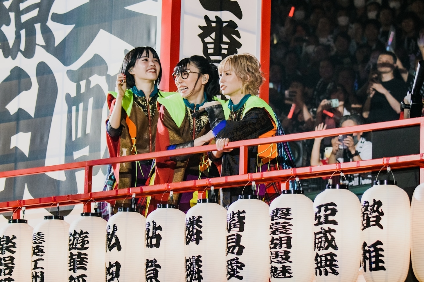左からアイナ・ジ・エンド、ハシヤスメ・アツコ、モモコグミカンパニー。（Photo by Keiichiro Natsume）