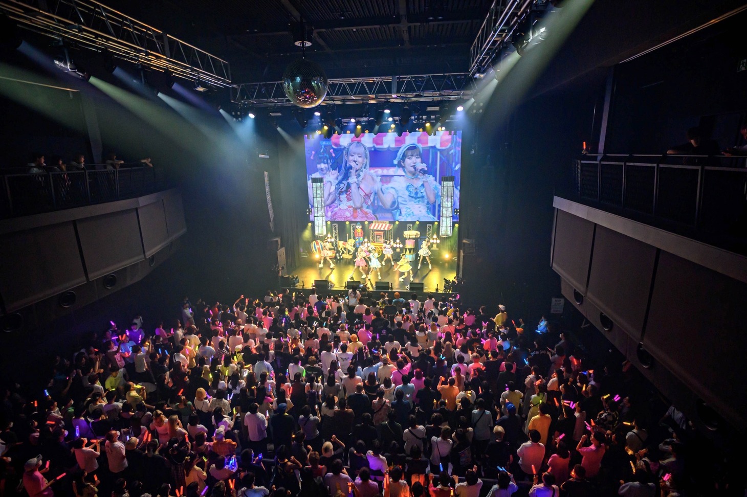 「シンデレラ宣言！1st Premium LIVE『超・シンデレラ NIGHT！』」の様子。