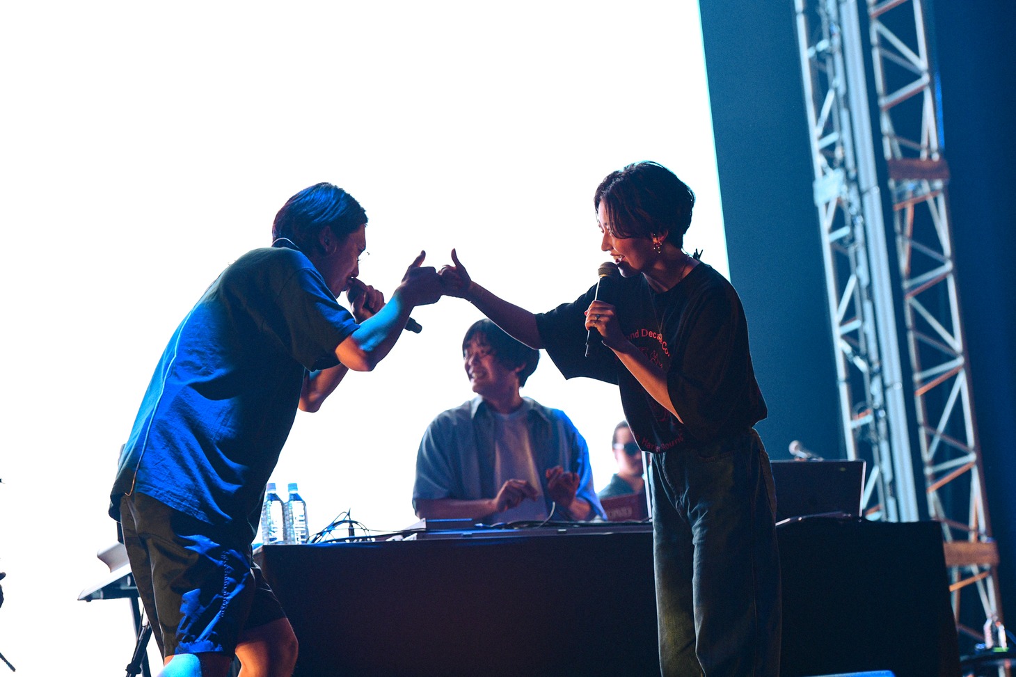 左からSIKK-O、STUTS、鈴木真海子。