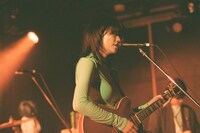 畳野彩加（Vo, G）（Photo by kokoro）